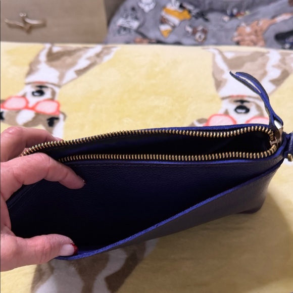 Portland Leather Midnight Blue Crossbody Bag - Picture 4 of 4